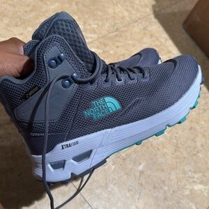 [NF0A3RDD-C57] Safien Mid GTX Hiking Boot